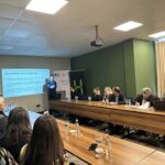 Sesion informues në Gjilan për strategjitë dhe identifikimin e informacionit të rremë