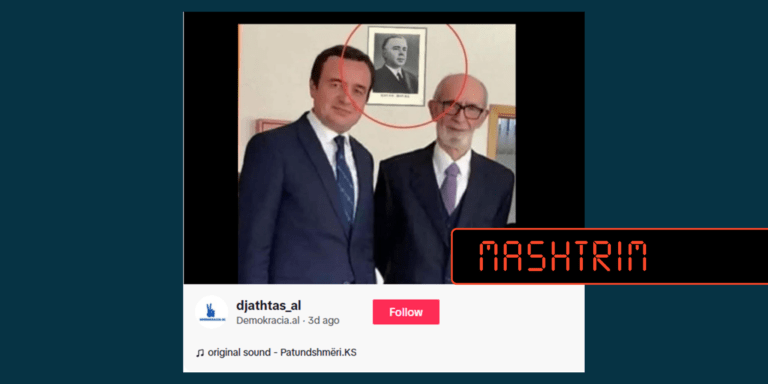 Fotografia e Kurtit me Qosjen manipulohet me portretin e Enver Hoxhës në prapavijë
