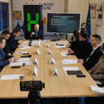 Hibrid.info organizoi tryezë diskutimi mbi rolin e inteligjencës artificiale në integritetin e informacionit