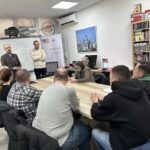 Sesion informues në Prizren thekson rëndësinë e luftimit të dezinformimit