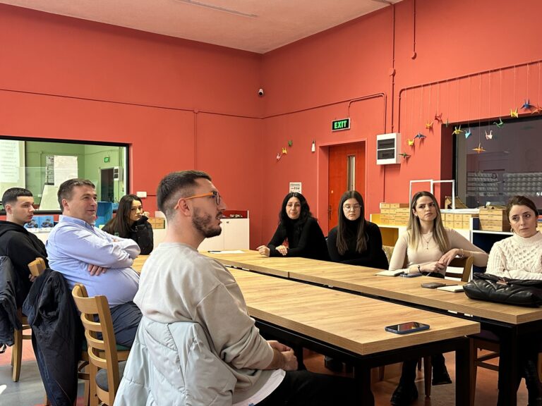 Info sesioni kundër dezinformimit vazhdon në Mitrovicë