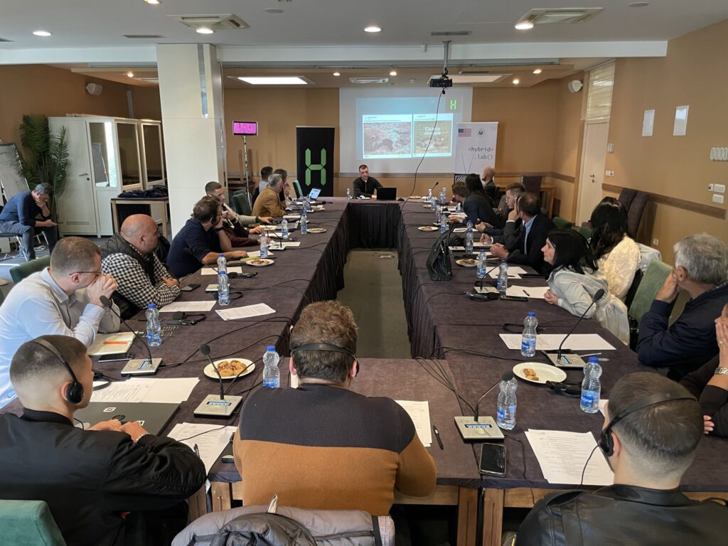 Sesioni informues në Prishtinë fokusohet në forcimin e aftësive për kontrollin e fakteve