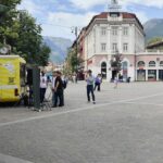 “Balkan News Truck” ndalet në Pejë, qytetarët angazhohen për të kuptuar më mirë lajmet