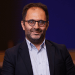 Kufijtë e gazetarisë në drejtim të PR-it, influencës dhe politikës