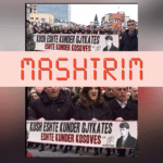Manipulohet fotografia e protestës së vitit 2022, i ndryshohet mbishkrimi në pankartë